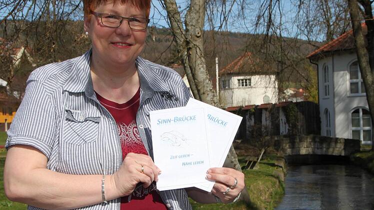 Es ist zwar nicht ganz die Sinn, aber im Mühlgraben im Siebenerpark fließt auch Wasser aus der Sinn. Die steinerne Brücke könnte Vorbild für das Logo der Initiative gewesen sein. Foto: Ulrike Müller