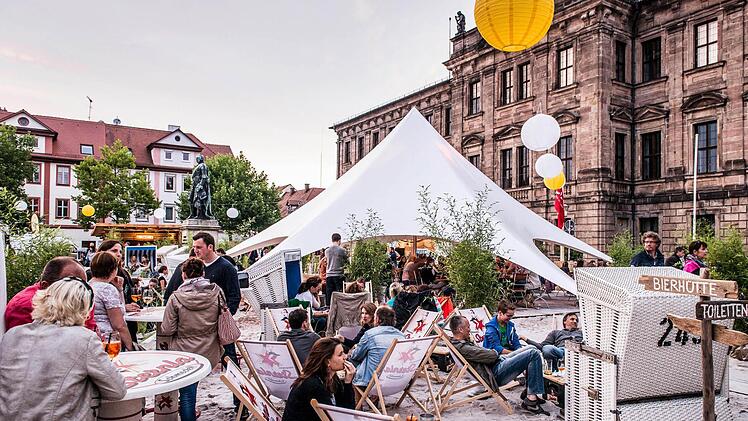 Der Schlossstrand in Erlangen ist seit Donnerstag wieder geöffnet. Foto: Kilian Reil