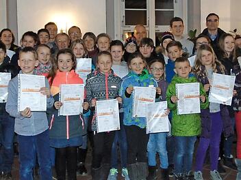 Sie alle haben das Sportabzeichen geschafft.  Foto: Petra Malbrich