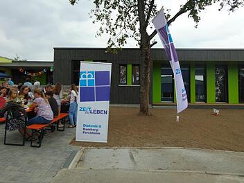 Bei der Einweihung des neuen Kindergartens in Gräfenberg Foto: Petra Malbrich