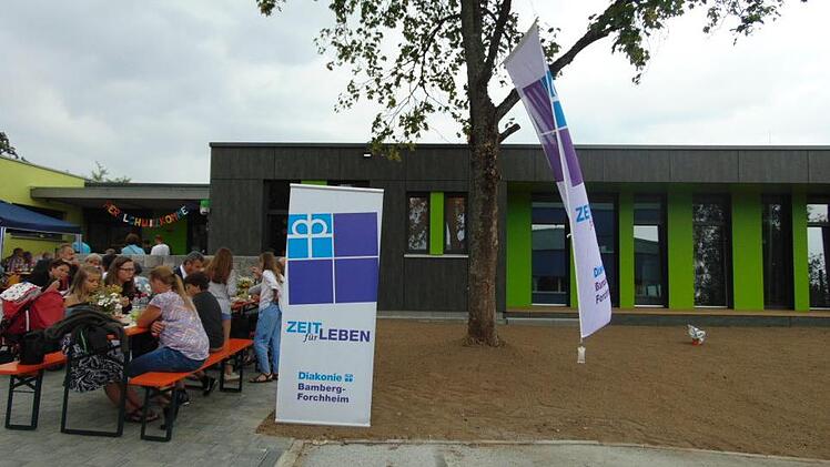 Bei der Einweihung des neuen Kindergartens in Gräfenberg Foto: Petra Malbrich