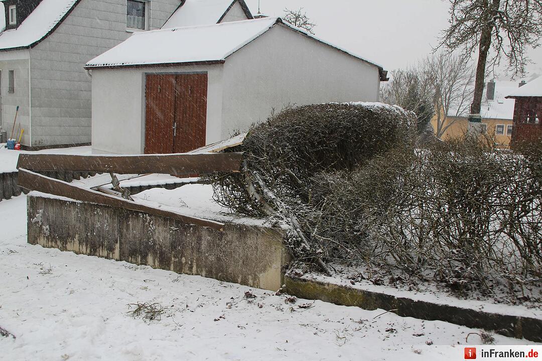 Auto überschlägt sich in Eschenbach i.d. Oberpfalz