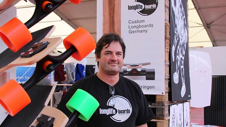 Christoph Unger macht Skateboards und lebt in Ummerstadt.