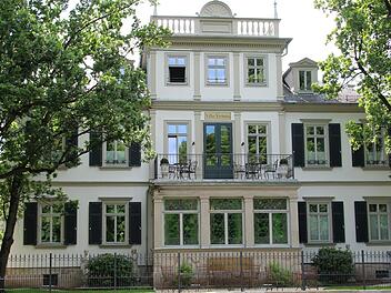 Das Ehepaar Sommer hat das Gebäude Ketschendorfer Straße 2 liebevoll saniert. Foto: Jeanette Feyler