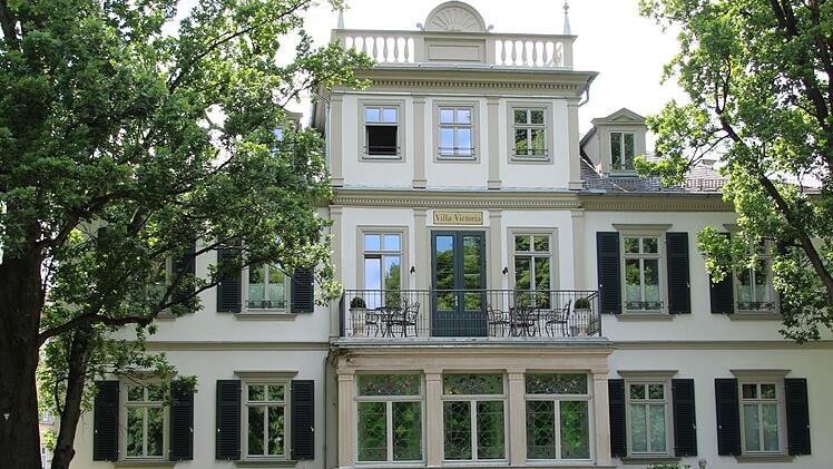 Das Ehepaar Sommer hat das Gebäude Ketschendorfer Straße 2 liebevoll saniert. Foto: Jeanette Feyler