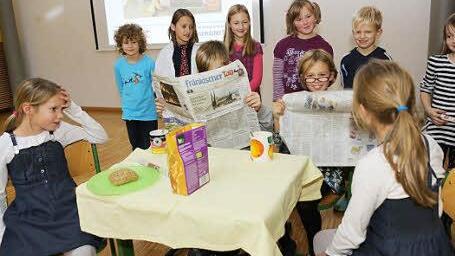 Bei den "Eltern" gehört die Zeitung zum Frühstück. Fotos:  Barbara Herbst