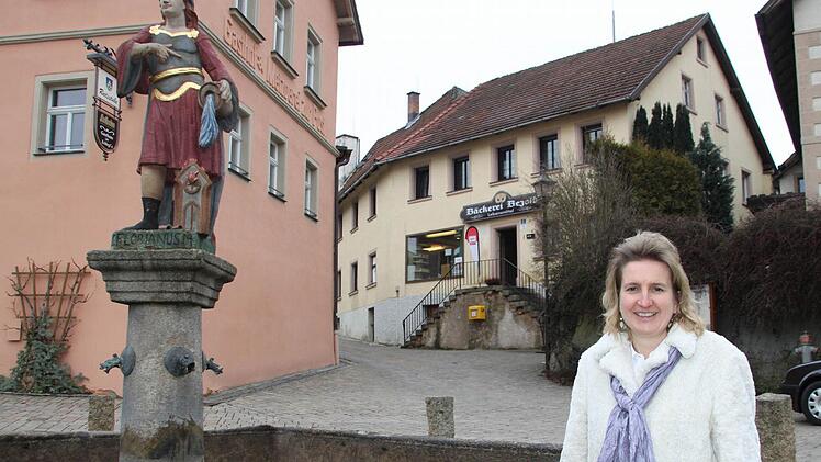 22 Rathaus-Chefs gibt es im Landkreis Kulmbach, doch die Ludwigschorgasterin Doris Leithner-Bisani ist die einzige Bürgermeisterin. Warum finden sich in poltischen Spitzenämtern so wenig Frauen? Foto: Dagmar Besand