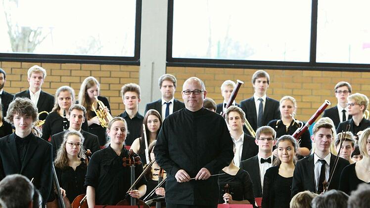 Unter der Leitung von Till Fabian Weser gastierte das Jugendsymphonieorchester Oberfranken erstmals in Bad Rodach.Foto: Jochen Berger