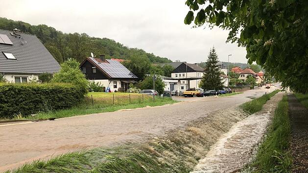Eine echte Wasserstraße - die B 22 in Ebrach Foto: Konrad Götz