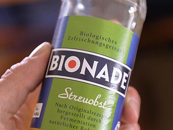 Bionade gibt es seit 1994. Die Geschmacksrichtung Streuobst ist allerdings neu. Zusammen mit Himbeer-Pflaume und Cola gibt es insgesamt sieben Bionade-Sorten. Foto: Ronald Rinklef