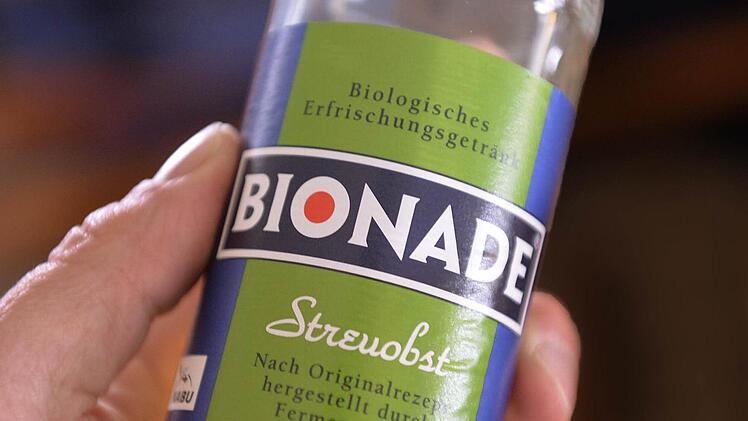 Bionade gibt es seit 1994. Die Geschmacksrichtung Streuobst ist allerdings neu. Zusammen mit Himbeer-Pflaume und Cola gibt es insgesamt sieben Bionade-Sorten. Foto: Ronald Rinklef