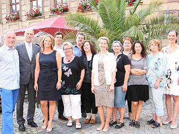 Der neue Familienbeirat der Stadt Bad Kissingen mit Oberbürgermeister Kay Blankenburg (2. von links): Thomas Heinrich (2. Vorsitzender), Kirsten Piening (1. Vorsitzende), David Rybak (Jugendreferent), Anja Gröschel (Schriftführerin), Johannes Hoffmann, Katja Fleischmann, Romana Sykora, Susanne Weber, Ulrike Kiesel, Andrea-Dawn Haensch, Conny Dittrich und Verena Grom.  Foto: Carmen Schmitt