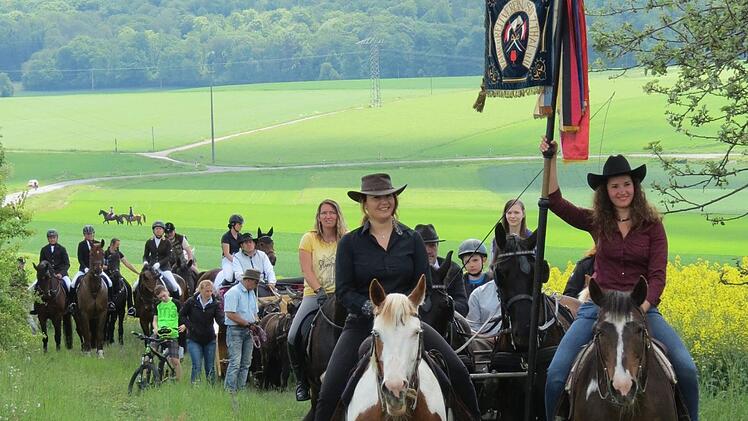Der traditionelle Ritt zur Kreuzkapelle, den der Reit- und Fahrverein Sulzthal organisiert hatte.  Foto: Doris Bauer