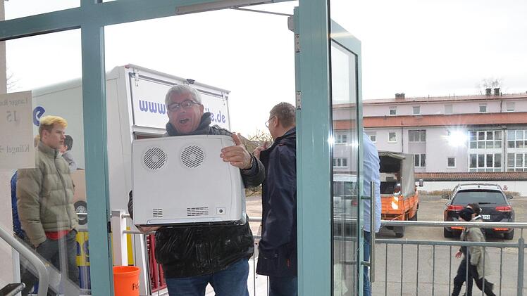 Bauhofchef packt mit an.