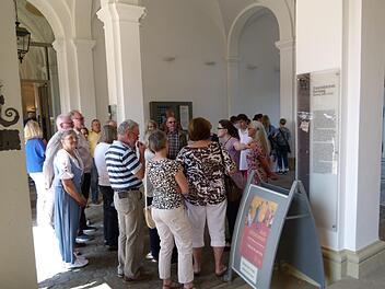 Zahlreiche Interessierte versammelten sich auch zur Führung in der Staatsbibliothek  in der Neuen Residenz. Alle Fotos: Marion Krüger-Hundrup