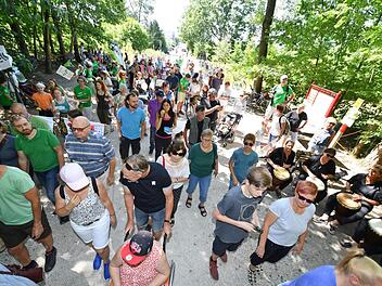 Demo gegen das Gewerbegebiet. Foto: Ronald Rinklef.