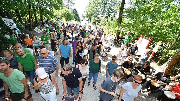 Demo gegen das Gewerbegebiet. Foto: Ronald Rinklef.