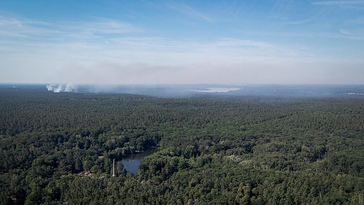 Brand im Berliner Grunewald nach Explosion am Donnerstag (4. August 2022)
