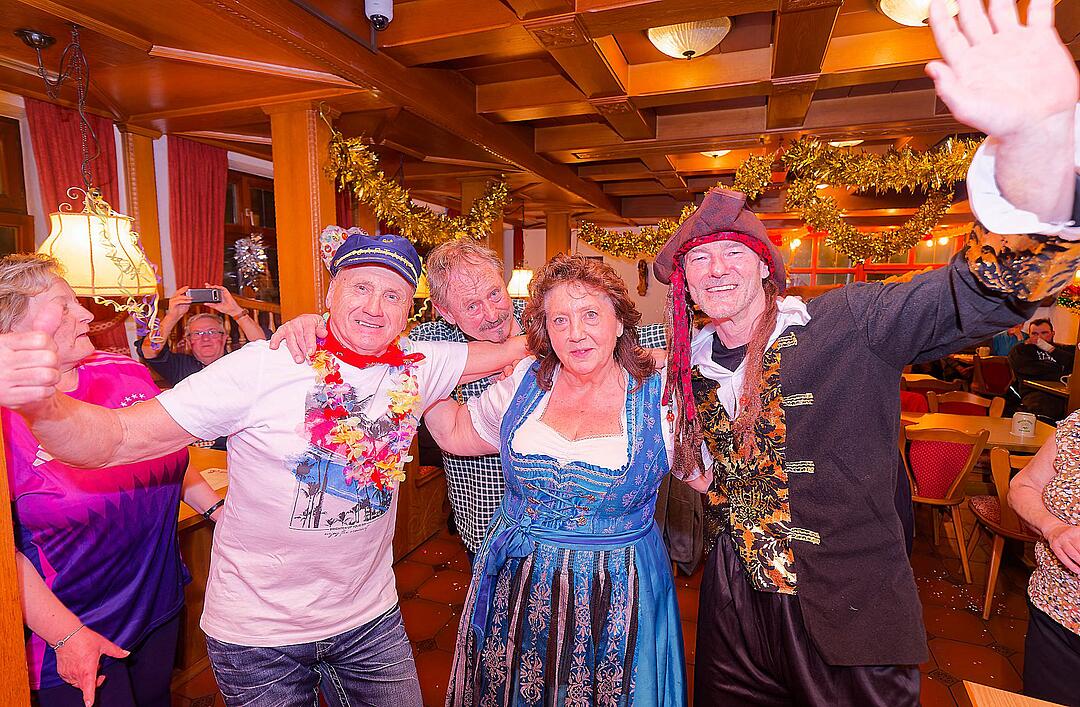 Drei Männerballetts, Musik von DJ Asti und vieles mehr gab es beim Weiberfasching!