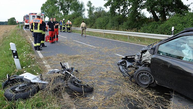 Ein 16-Jähriger ist am Donnerstagabend zwischen Straßgiech und Drosendorf tödlich verletzt worden. Foto: Ronald Rinklef
