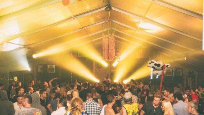 Die Hauptbühne war vergangenes Jahr noch unter einem Zelt. Heuer wird die Stage im Freien sein. Foto: privat/Ronny Vogel