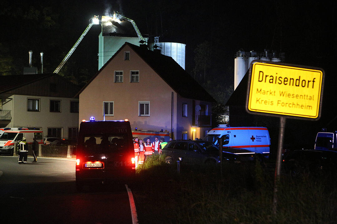 Großeinsatz in Draisendorf: Brand und Verpuffung bei Mühle – großer Schaden
