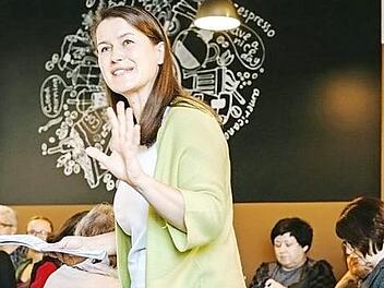 Ebermannstadts B&uuml;rgermeisterin Christiane Meyer ermutigte Frauen, in der Politik angemessen mitzumischen.  Foto: A. B&auml;hm/NLE