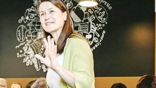 Ebermannstadts B&uuml;rgermeisterin Christiane Meyer ermutigte Frauen, in der Politik angemessen mitzumischen.  Foto: A. B&auml;hm/NLE