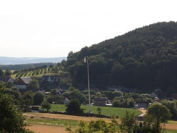 Der Funkmast würde quasi mitten im  Dorf stehen.       Foto: privat