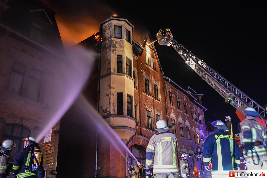 Mehrfamilienhaus in Sonneberg brennt