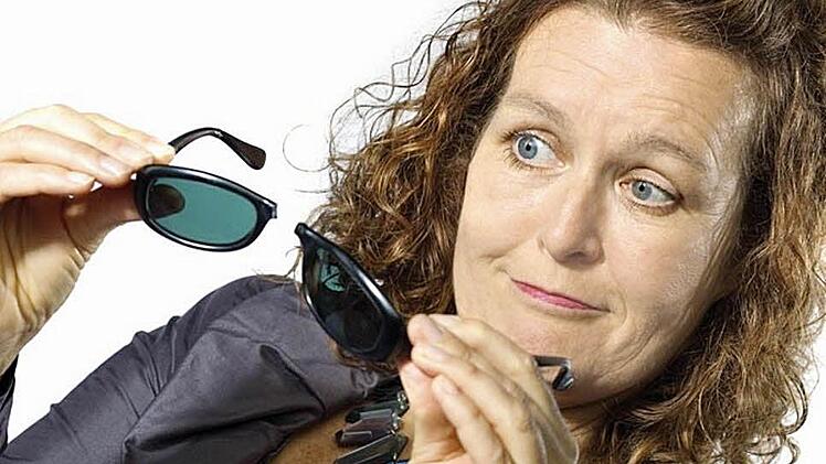 Annette Grabiger betritt als "Annette von Bamberg" die Kabarettbühne.   Foto: Jan Stehli