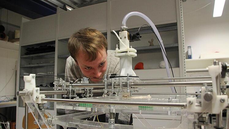 Moritz Schönrich am Reprap.