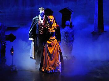 Deborah Sasson und Axel Olzinger im "Phantom der Oper". Foto: stephan Herbert Fuchs