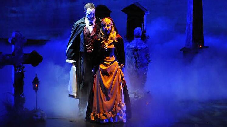 Deborah Sasson und Axel Olzinger im "Phantom der Oper". Foto: stephan Herbert Fuchs