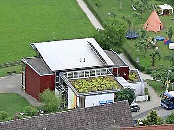 Die Kindertagesstätte von oben betrachtet. Das Gebäude wurde in den 90er Jahren errichtet und seither mehrfach saniert.  Foto: Reinhard Löwisch