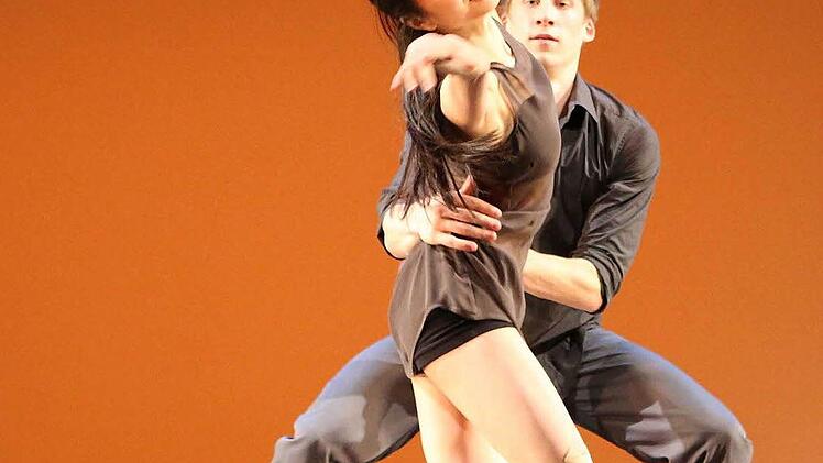 Eriko Ampuku und Adrian Stock tanzen ihre eigene Choreografie "Secret Garden".Foto: Henning Rosenbusch