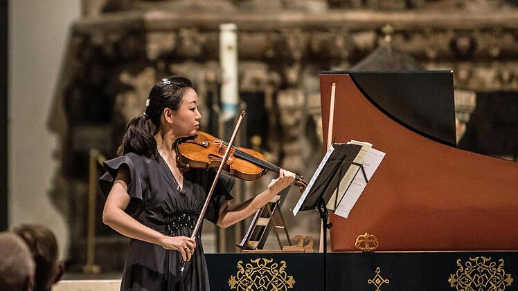 Die Geigerin Megumi Ikeda und Gary O'Connell am Cembalo beeindruckten bei ihrem Konzert in der Coburger Morizkirche. Foto: Jochen Berger