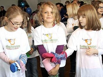 Im Mittelpunkt der Feierlichkeiten standen natürlich die jungen Besucher.  Fotos: Richard Sänger