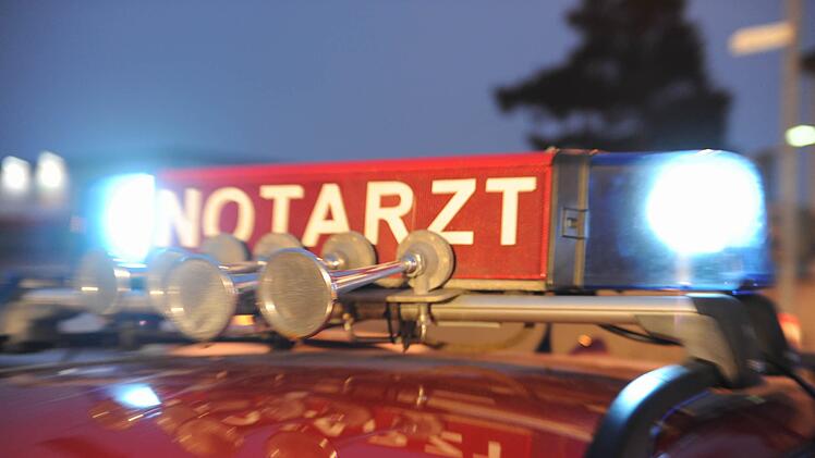 Eine schwer verletzte 59-J&auml;hrige ist auf einem Flurbereinigungsweg im Landkreis Coburg gefunden worden. Symbolfoto: Ronald Rinklef