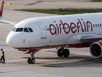 Eine Air-Berlin-Maschine auf dem Flughafen von Düsseldorf Gambarini/dpa