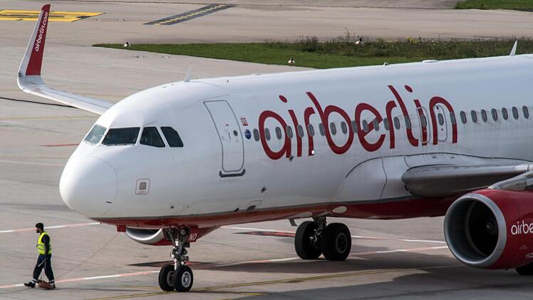 Eine Air-Berlin-Maschine auf dem Flughafen von Düsseldorf Gambarini/dpa