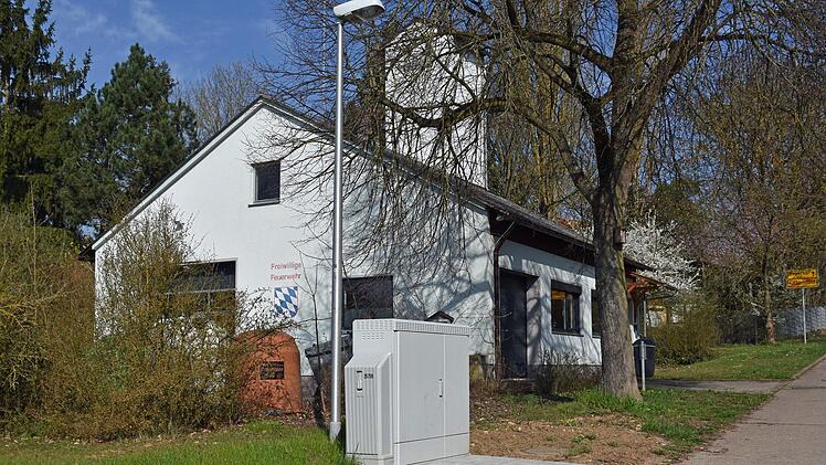 Die zweite Bürgermeisterin Doris Scheller-Gräf regte an, auf dem Platz um den Kabelverzweiger am Feuerwehrhaus in Ottendorf eine Blühwiese anzulegen.Ulrike Langer