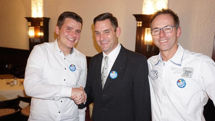 Dirk Stumpe Dirk Stumpe (Mitte) ist der Bürgermeisterkandidat der PWG Bad Brückenau.  Es gratulierten zur Nominierung der  Vorsitzende Jonathan Kirchner  (links) und sein Stellvertreter  Jürgen Lang (rechts). Foto: Marion Eckert