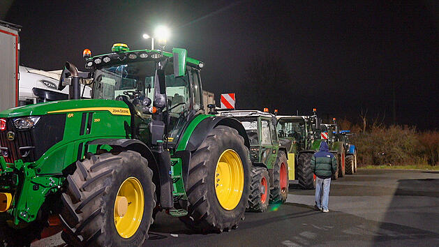 Bauernstreik vor Lidl: Landwirte protestieren gegen niedrige Milch- und Butterpreise