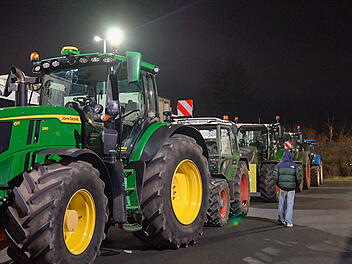 Bauernstreik vor Lidl: Landwirte protestieren gegen niedrige Milch- und Butterpreise