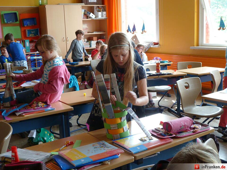 Kl. 3b, Grundschule Neustadt (Papierkörbe)