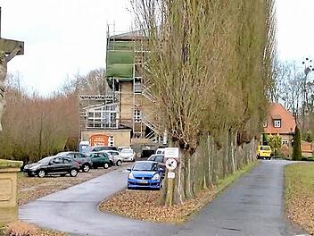 Der Pflege-Skandal von Gleusdorf verfolgt einige Heimbewohner bis über den Tod hinaus. Nicht nur, dass ihnen nach dem Ableben noch nachträglich fiktive Pflegekosten in Rechnung gestellt wurden. Jetzt soll auch die Obduktion einer exhumierten Frau mögliche Beweise über die unzulänglichen Zustände in der Seniorenresidenz im Itzgrund liefern. Foto: News5/Herse