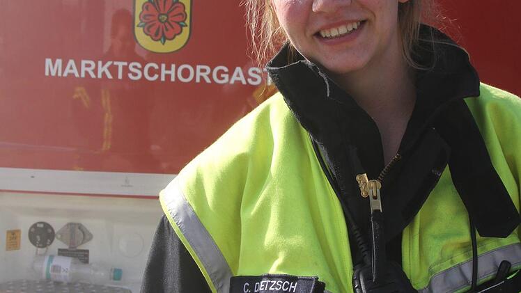 Carola Dietzsch von der FFW Marktschorgast ist entschlossen, auch im Ernstfall parat zu stehen. Sie arbeitet im Home Office, kann auch tagsüber bei Einsätzen dabei sein. Foto: Sonny Adam