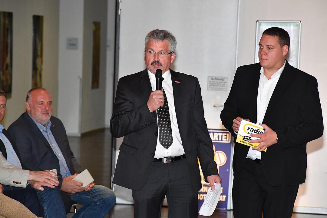 Podiumsdiskussion zur Bundestagswahl in der Brose Arena in Bamberg