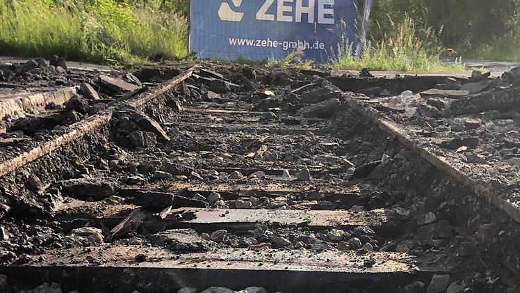 Die letzten Reste der Sinntalbahn in Wildflecken werden derzeit beseitigt. Foto: Sebastian Schmitt